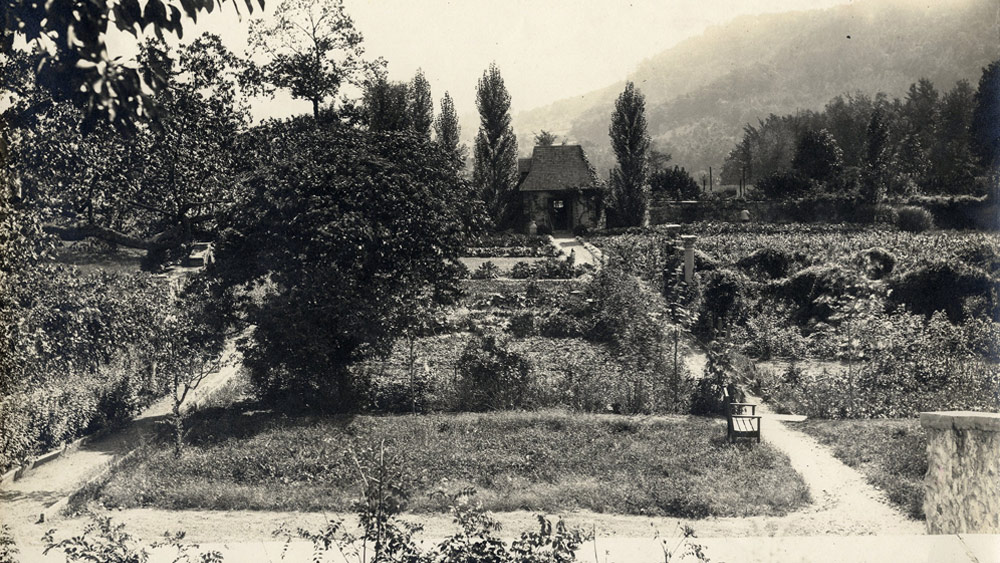 Walled garden in 1904